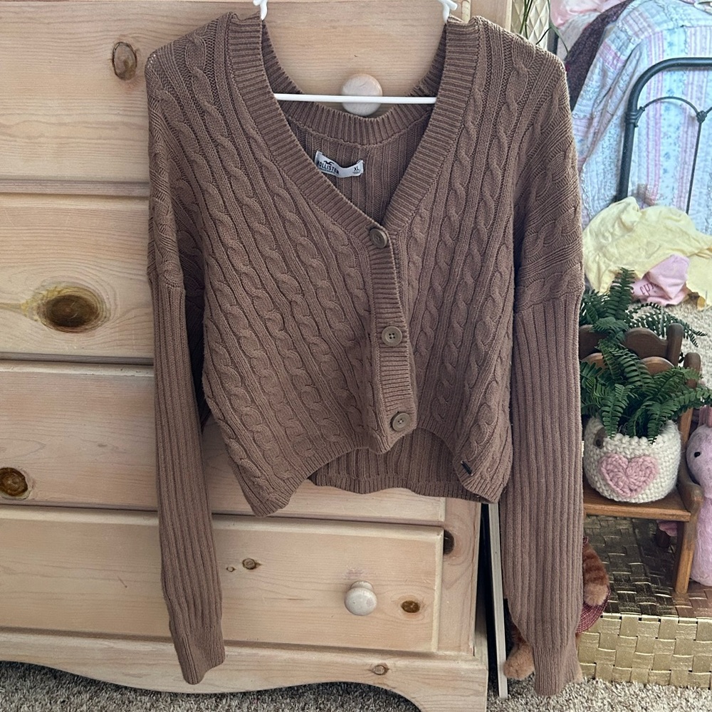 Brown Button up Hollister Cardigan🤎💗